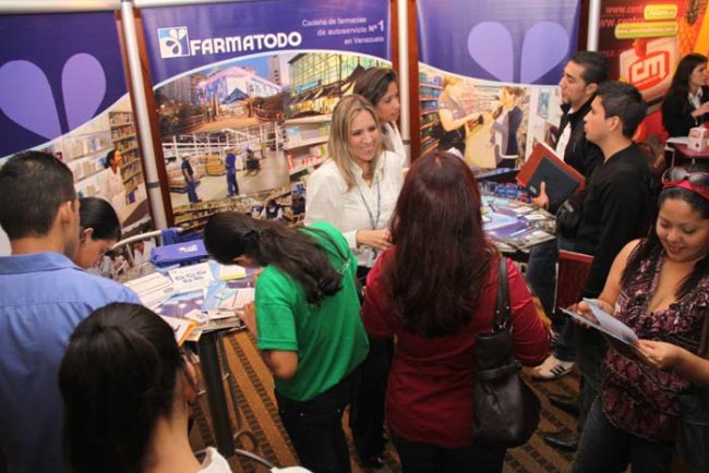Jóvenes venezolanos dijeron presente en la XXI Feria de Empleo y Pasantías AVAA