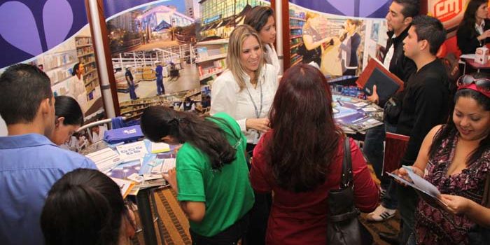 Jóvenes venezolanos dijeron presente en la XXI Feria de Empleo y Pasantías AVAA
