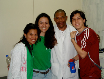 Becarios AVAA ayudan a subir niveles de donación de sangre