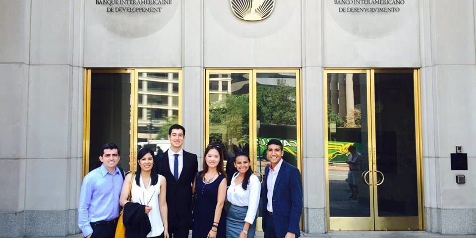 Becarios AVAA ganan concurso de pasantías en el Banco Interamericano de Desarrollo