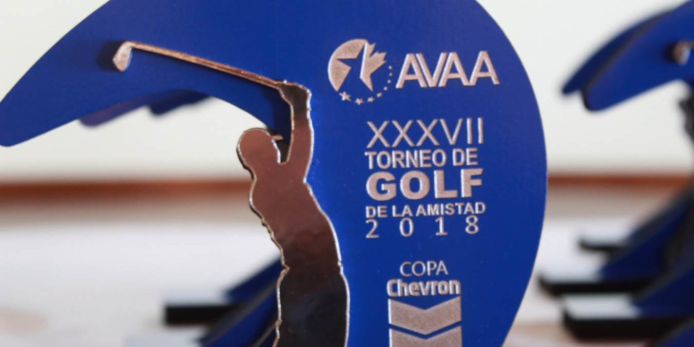 18 hoyos por la educación