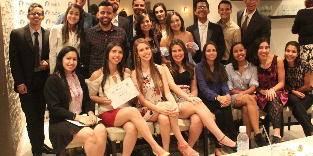 Estamos graduando jóvenes excelentes en medio de circunstancias adversas