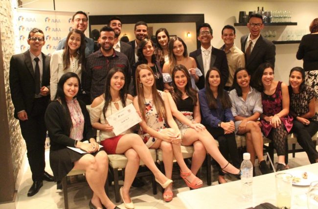 Estamos graduando jóvenes excelentes en medio de circunstancias adversas