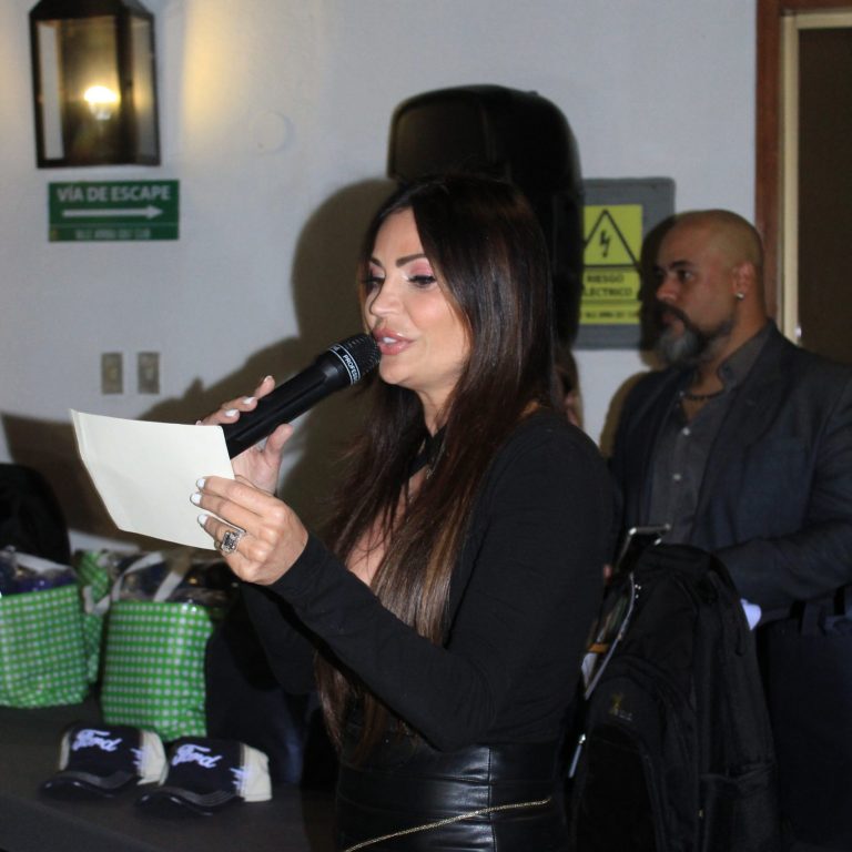 GOLF AVAA 2019 CATERINA VALENTINO PRESENTADORES